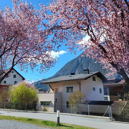 Frieda By Interhome * 赞姆斯